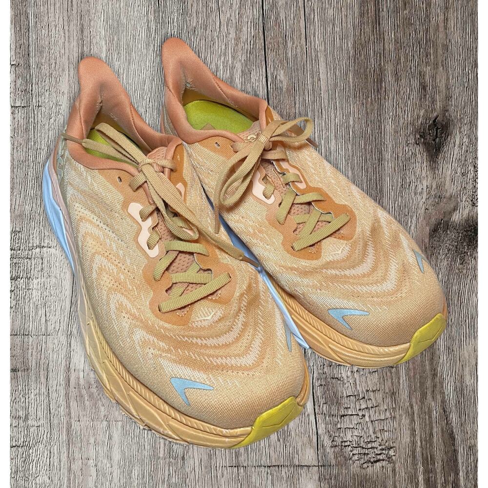 Hoka women’s sneakers. Orange. Size‎ 9.5